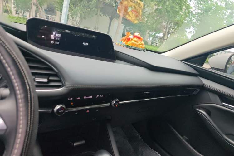 Used Mazda 3 Axela 2021 2.0L Automatic Zhiya Edition Audio And AC Panel