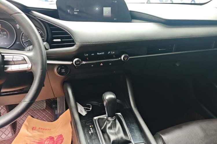 Used Mazda 3 Axela 2021 2.0L Automatic Zhiya Edition Audio And AC Panel