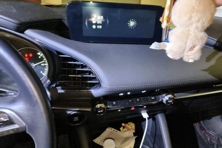 Used Mazda 3 Axela 2021 2.0L Automatic ZhiXuan Edition Audio And AC Panel