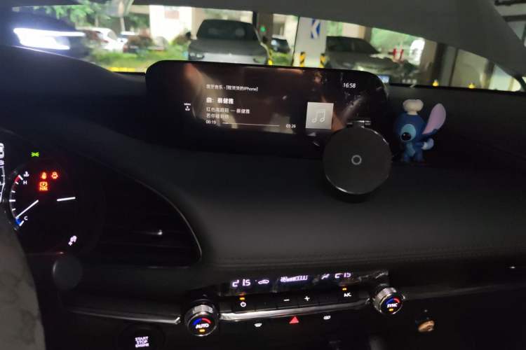 Used Mazda 3 Axela 2021 2.0L Automatic ZhiXuan Edition Audio And AC Panel