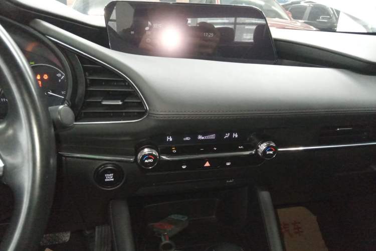 Used Mazda 3 Axela 2021 2.0L Automatic ZhiXuan Edition Audio And AC Panel