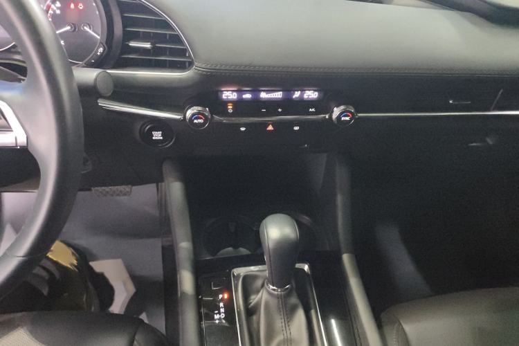 Used Mazda 3 Axela 2021 2.0L Automatic Zhiya Edition Audio And AC Panel