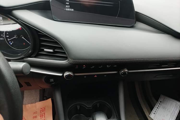 Used Mazda 3 Axela 2021 2.0L Automatic Zhiqing Edition Audio And AC Panel
