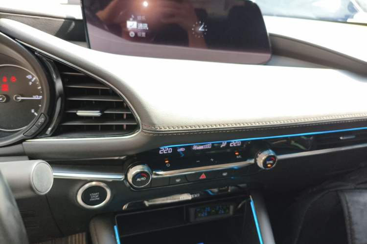 Used Mazda 3 Axela 2021 2.0L Automatic Zhi Rui Edition Audio And AC Panel