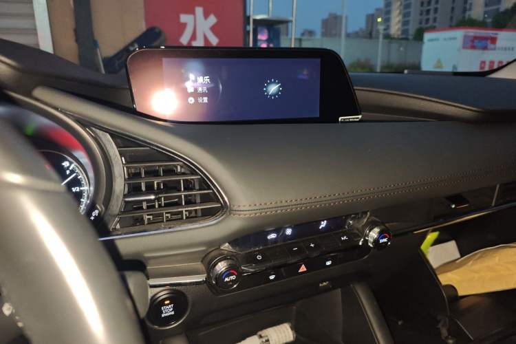 Used Mazda 3 Axela 2021 2.0L Automatic Zhiya Edition Audio And AC Panel
