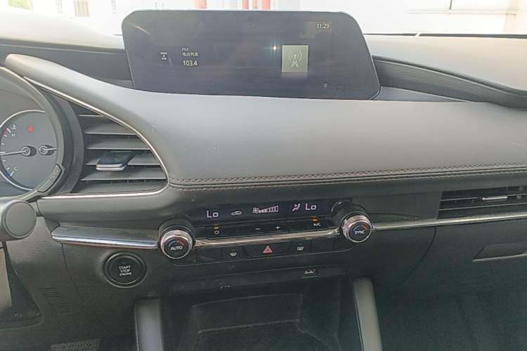 Used Mazda 3 Axela 2021 2.0L Automatic Zhiyao Edition Audio And AC Panel