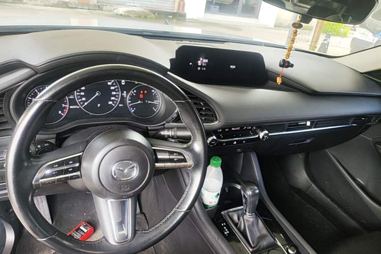Used Mazda 3 Axela 2021 2.0L Automatic ZhiXuan Edition Center Console
