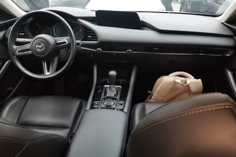 Used Mazda 3 Axela 2021 2.0L Automatic Zhi Rui Edition Center Console