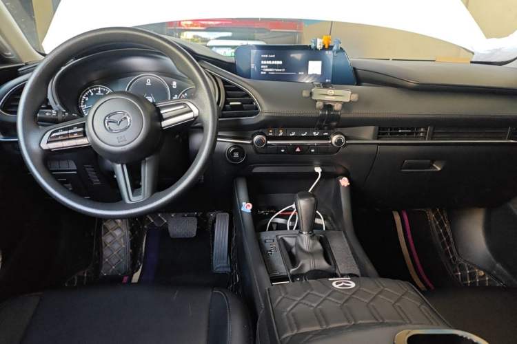 Used Mazda 3 Axela 2021 1.5L Automatic ZhiMei Edition Center Console