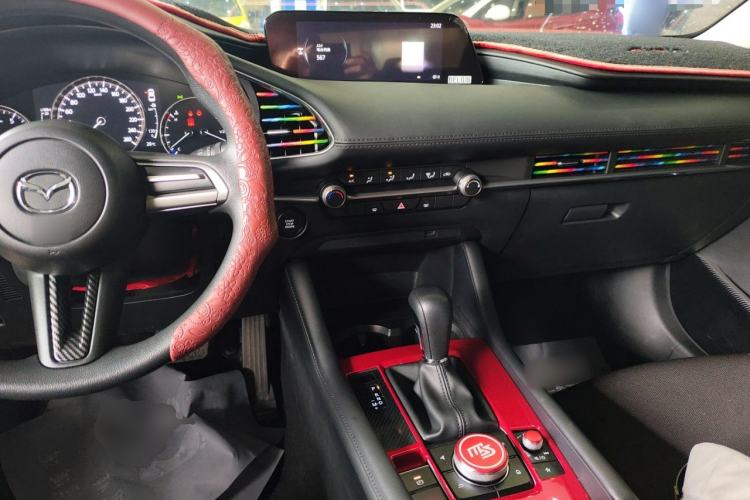 Used Mazda 3 Axela 2021 1.5L Automatic ZhiMei Edition Center Console