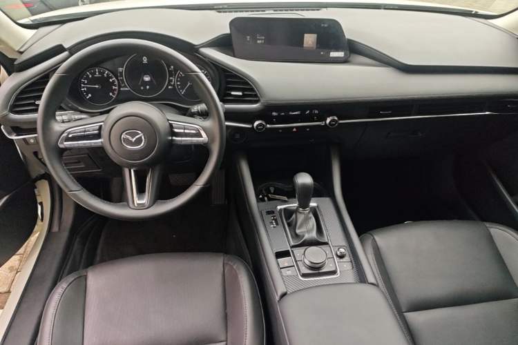 Used Mazda 3 Axela 2021 2.0L Automatic Zhiya Edition Center Console