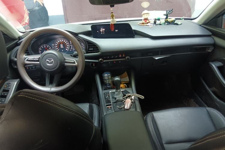 Used Mazda 3 Axela 2021 1.5L Automatic Zhiyue Edition Center Console