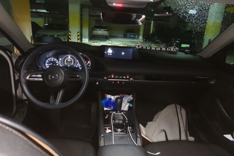Used Mazda 3 Axela 2021 1.5L Automatic ZhiMei Edition Center Console