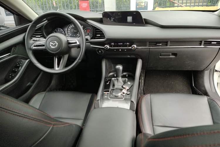 Used Mazda 3 Axela 2021 2.0L Automatic ZhiXuan Edition Center Console