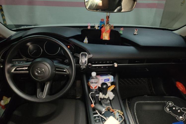 Used Mazda 3 Axela 2021 1.5L Automatic ZhiMei Edition Center Console