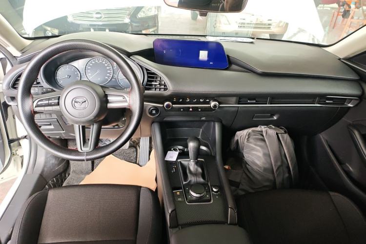 Used Mazda 3 Axela 2021 1.5L Automatic ZhiMei Edition Center Console