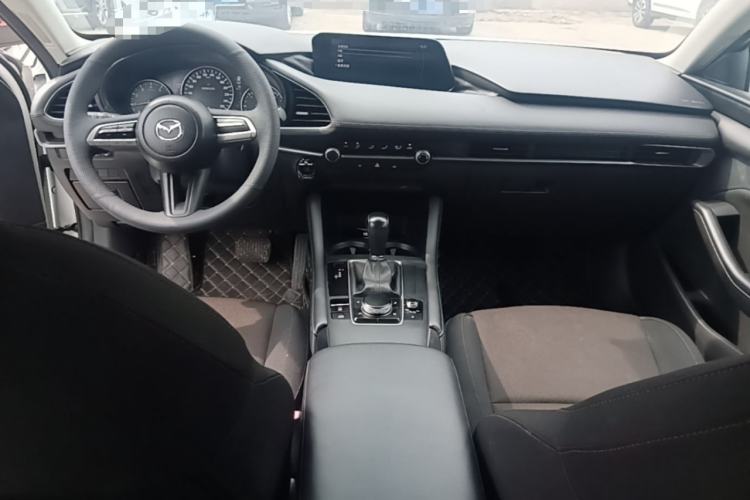 Used Mazda 3 Axela 2021 1.5L Automatic Zhiyue Edition Center Console
