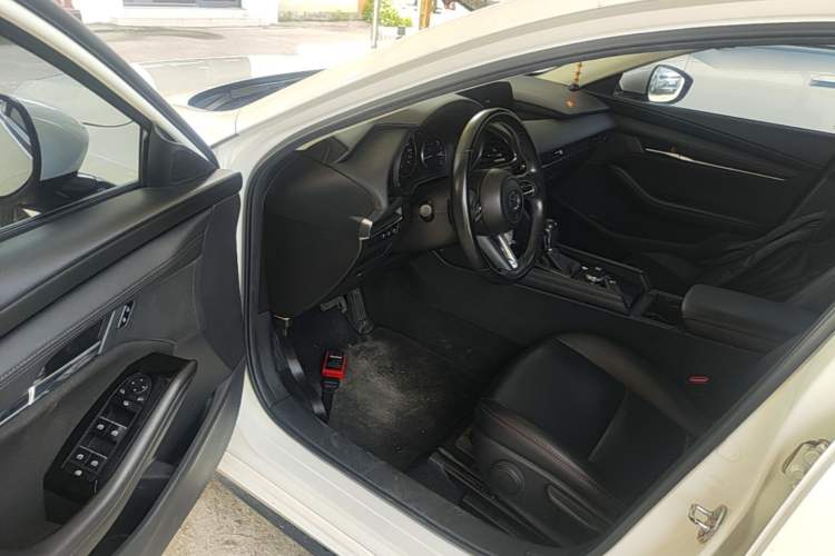 Used Mazda 3 Axela 2021 2.0L Automatic ZhiXuan Edition Driver Seat