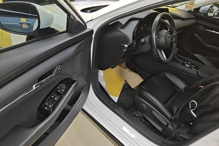 Used Mazda 3 Axela 2021 2.0L Automatic ZhiXuan Edition Driver Seat