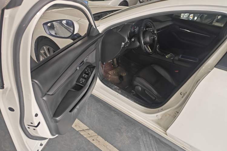 Used Mazda 3 Axela 2021 2.0L Automatic ZhiXuan Edition Driver Seat