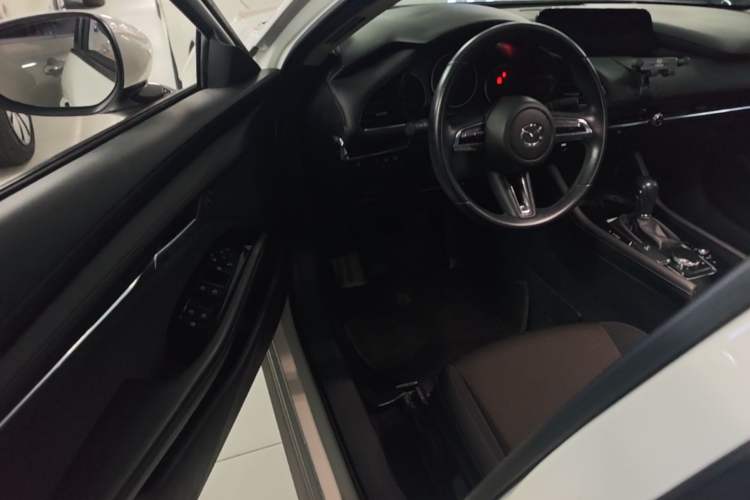 Used Mazda 3 Axela 2021 2.0L Automatic ZhiXuan Edition Driver Seat