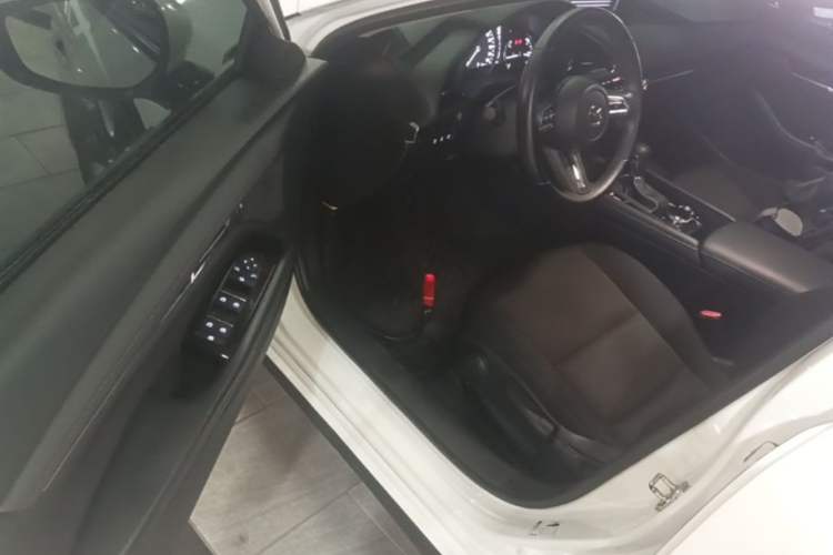 Used Mazda 3 Axela 2021 2.0L Automatic ZhiXuan Edition Driver Seat