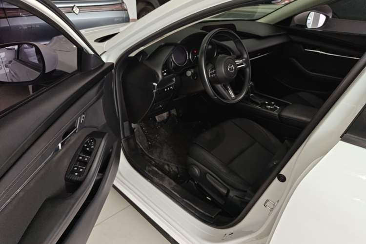 Used Mazda 3 Axela 2021 2.0L Automatic ZhiXuan Edition Driver Seat