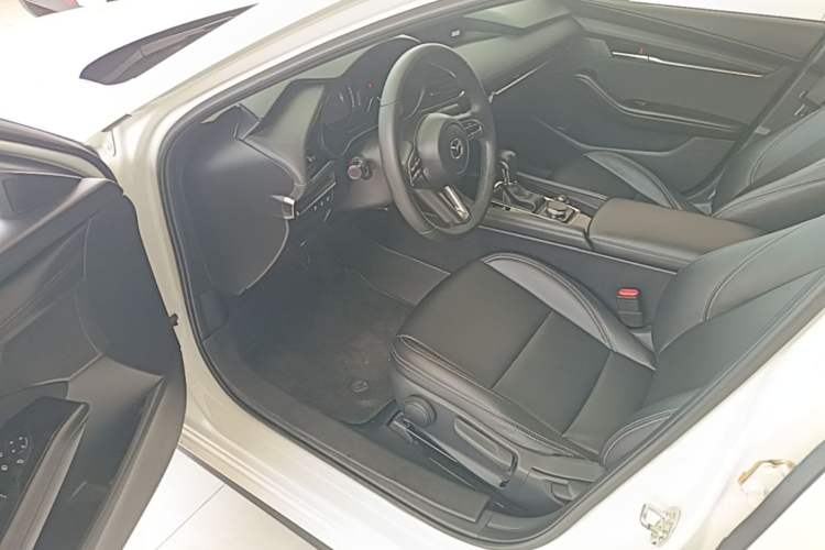 Used Mazda 3 Axela 2021 2.0L Automatic ZhiXuan Edition Driver Seat