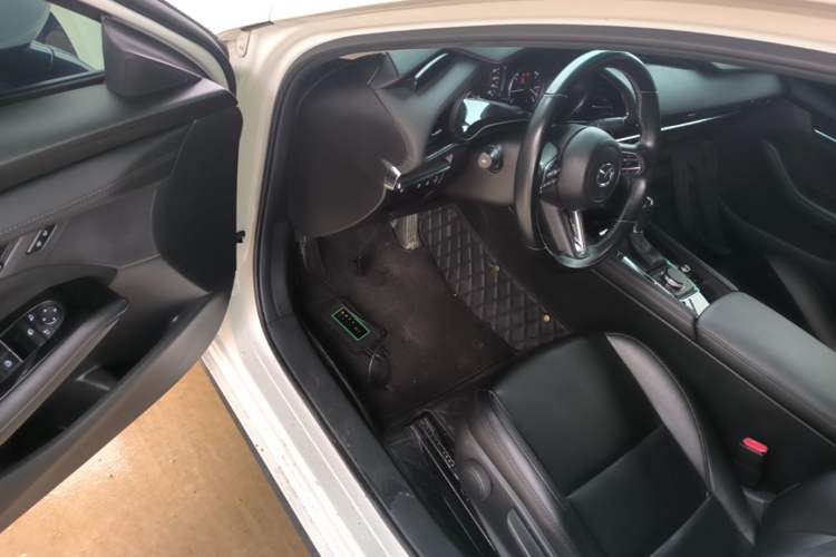 Used Mazda 3 Axela 2021 2.0L Automatic ZhiXuan Edition Driver Seat