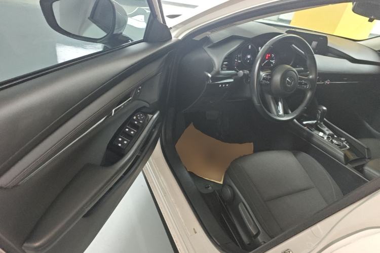 Used Mazda 3 Axela 2021 2.0L Automatic ZhiXuan Edition Driver Seat