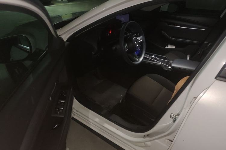 Used Mazda 3 Axela 2021 1.5L Automatic ZhiMei Edition Driver Seat