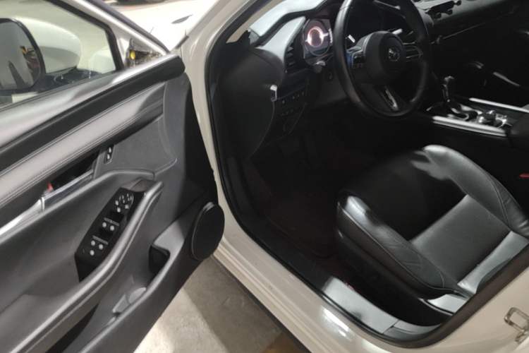 Used Mazda 3 Axela 2021 2.0L Automatic Zhiyao Edition Driver Seat