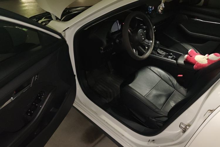 Used Mazda 3 Axela 2021 2.0L Automatic ZhiXuan Edition Driver Seat