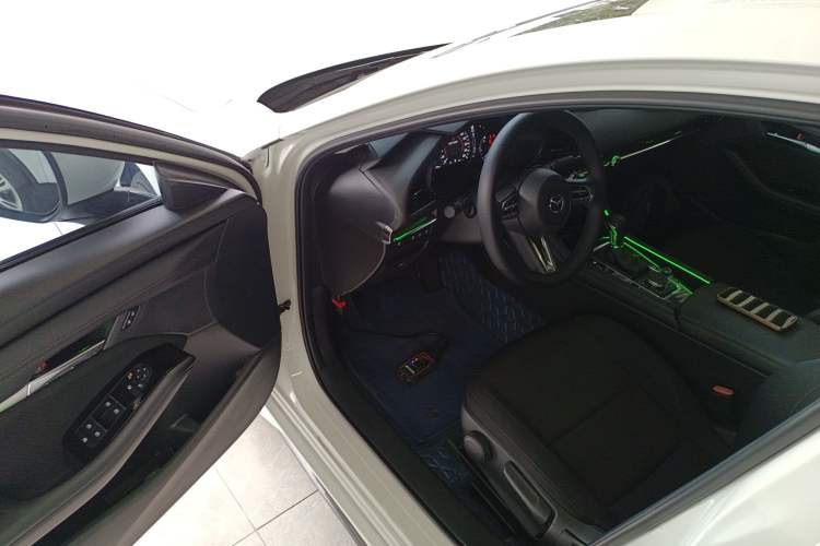 Used Mazda 3 Axela 2021 2.0L Automatic ZhiXuan Edition Driver Seat