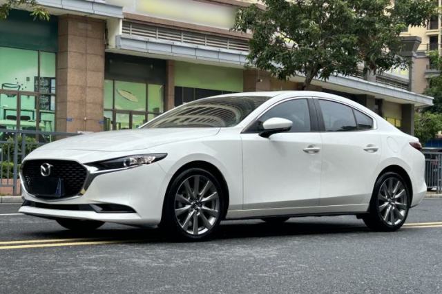 Ojetý Mazda 3 Axela 2021 2.0L Automatic Zhi Rui Edition