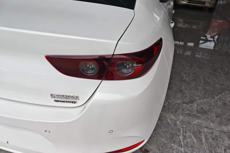 Used Mazda 3 Axela 2021 1.5L Automatic ZhiMei Edition Exterior 3