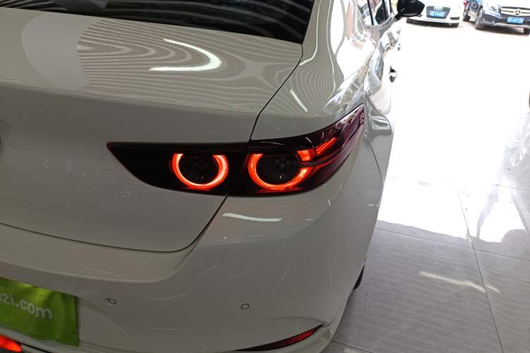 Used Mazda 3 Axela 2021 2.0L Automatic ZhiXuan Edition Exterior 3