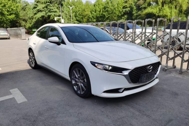 Used Mazda 3 Axela 2021 2.0L Automatic Zhiya Edition Front Right 45 Deg