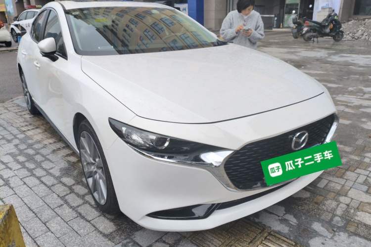 Used Mazda 3 Axela 2021 2.0L Automatic Zhiya Edition Front Right 45 Deg