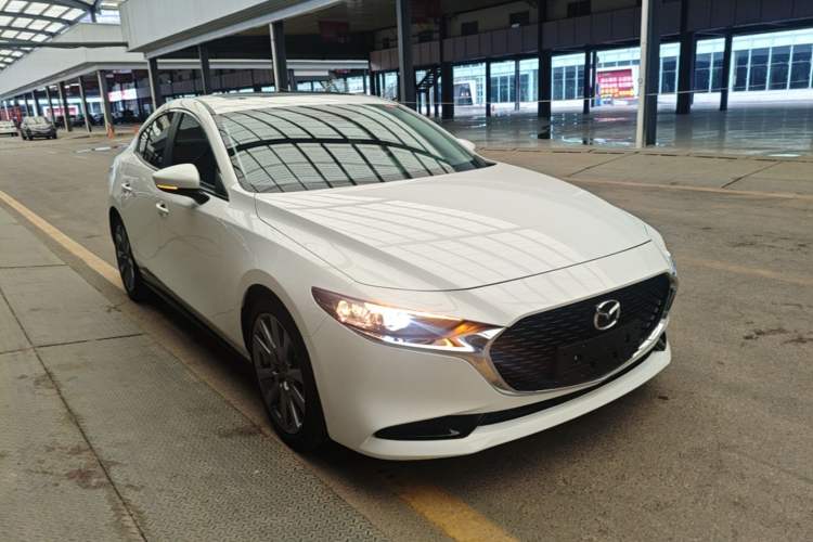 Used Mazda 3 Axela 2021 2.0L Automatic Zhiya Edition Front Right 45 Deg