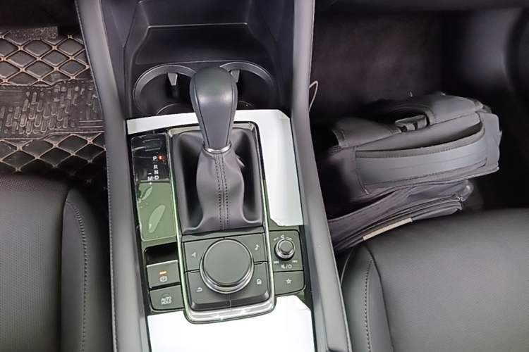 Used Mazda 3 Axela 2021 2.0L Automatic Zhiya Edition Gear Lever