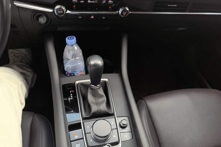 Used Mazda 3 Axela 2021 2.0L Automatic Zhiya Edition Gear Lever