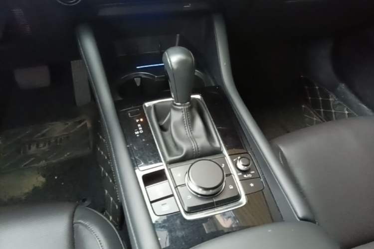 Used Mazda 3 Axela 2021 2.0L Automatic Zhi Rui Edition Gear Lever