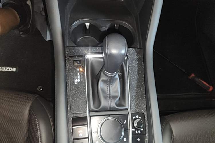 Used Mazda 3 Axela 2021 2.0L Automatic Zhi Rui Edition Gear Lever