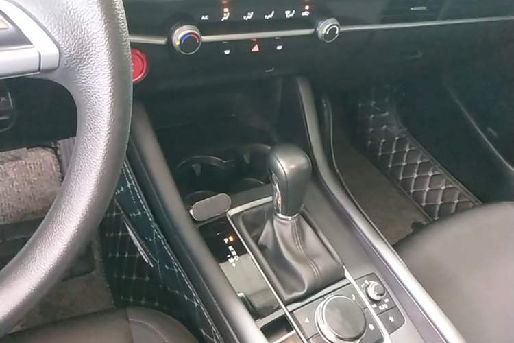 Used Mazda 3 Axela 2021 1.5L Automatic ZhiMei Edition Gear Lever