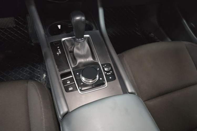 Used Mazda 3 Axela 2021 2.0L Automatic Zhiqing Edition Gear Lever