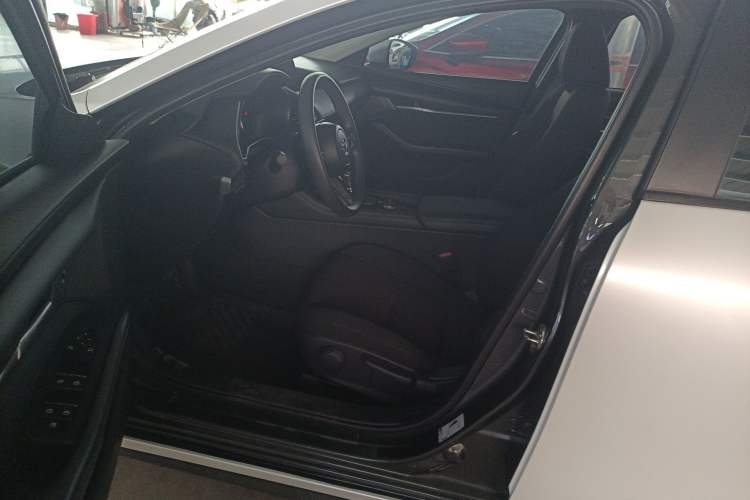 Used Mazda 3 Axela 2021 2.0L Automatic Zhiqing Edition Interior 1