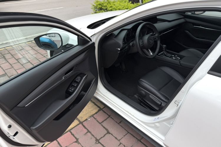 Used Mazda 3 Axela 2021 2.0L Automatic ZhiXuan Edition Interior 2