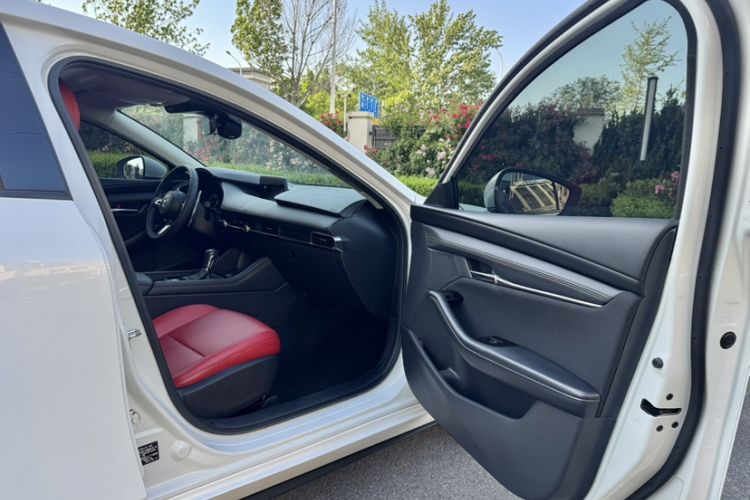 Used Mazda 3 Axela 2021 2.0L Automatic ZhiXuan Edition Interior 2