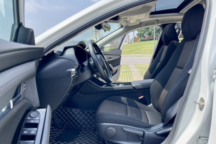 Used Mazda 3 Axela 2021 2.0L Automatic ZhiXuan Edition Interior 2